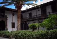 Las Palmas cathedral courtyard